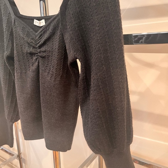 Sandro sweater 
Designer sz 2 which is a 38 or a Medium - Picture 6 of 7